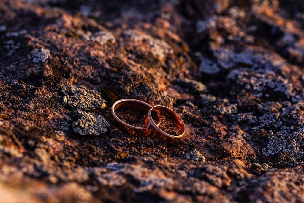 介護士の結婚に関する悩みを相談するにはどうすればいい？