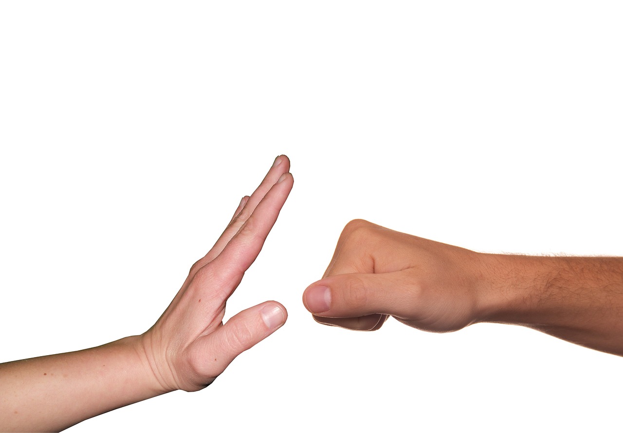 介護職の新人が直面するいじめの悩みへの対処法は？