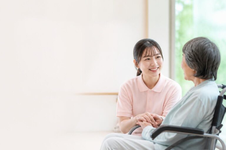 介護職の転職後の収入の目安は？